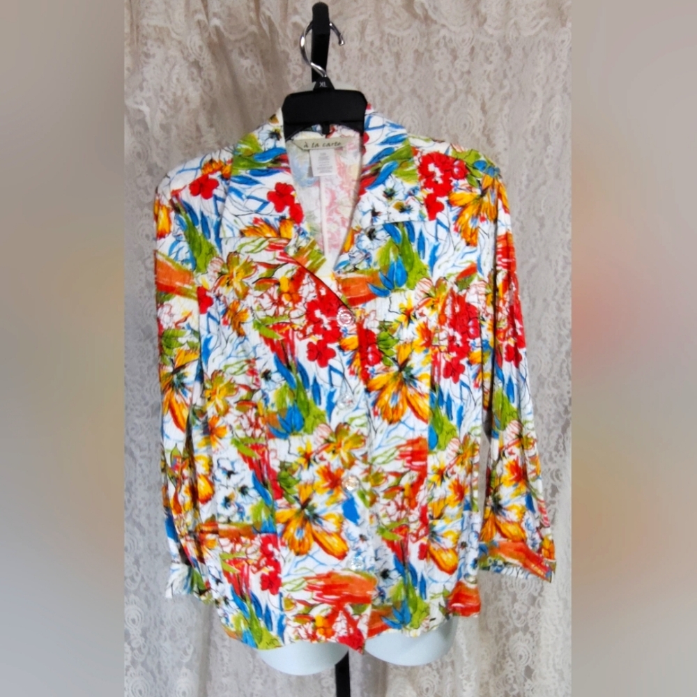 A La Carte (Patchington) White With Floral Of red blue Yellow Red NWOT